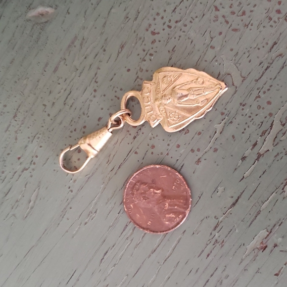 Vintage Gucci Gold Knight Crest Key Chain Fob Zipper Handbag Pull - Picture 5 of 6